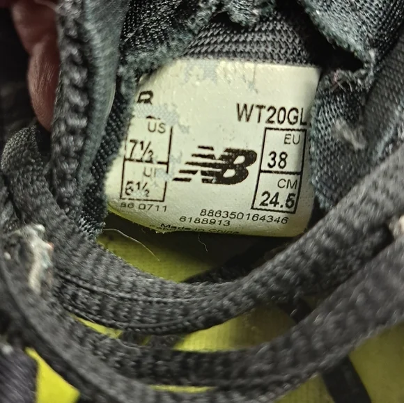 New Balance Black, Yellow and Blue Mininus Trail Sneakers Women's Size 7.5 - Picture 9 of 9